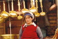 031-Prodavačkou-v-domácích-potřebách